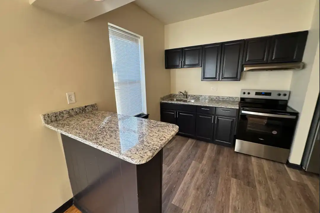 8233 S Ingleside Ave unit 1W - More