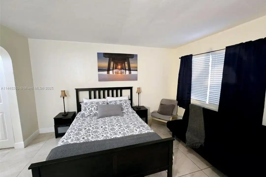 2305 Monroe St - View 4