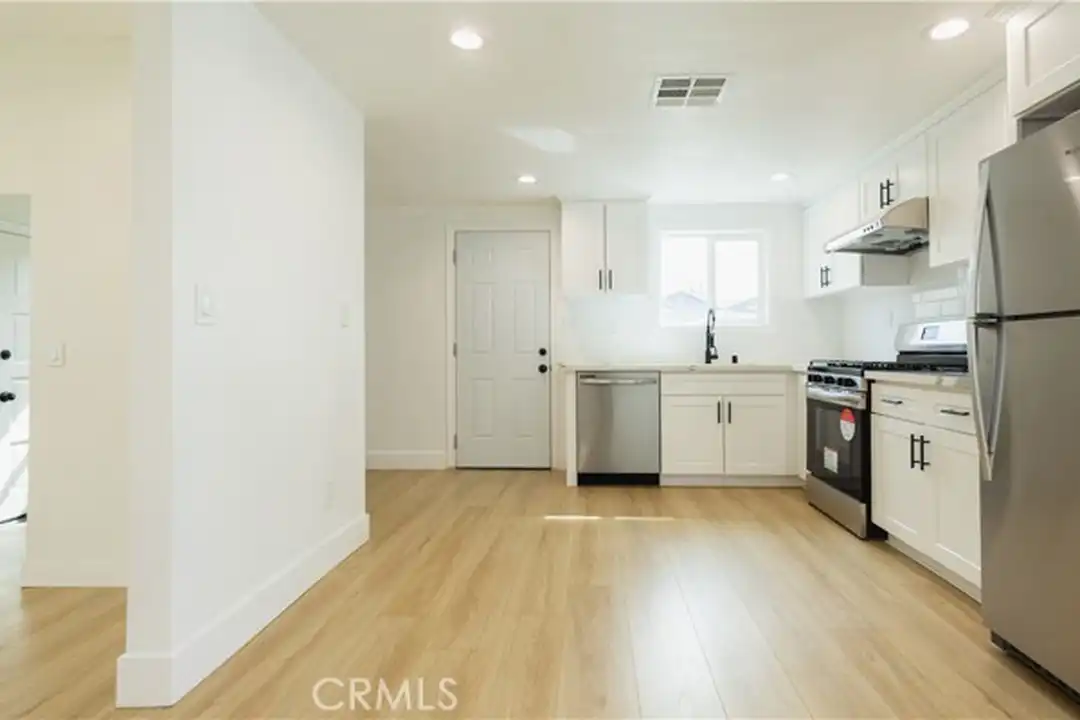 House in Chino - More