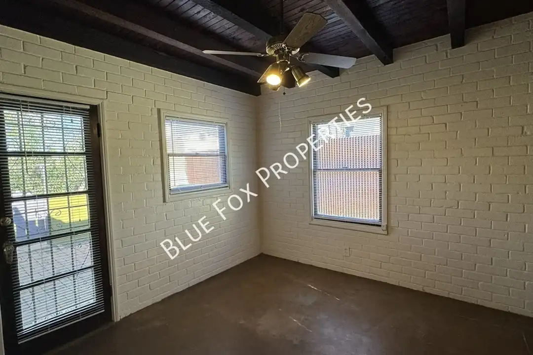 1211 N Jones Blvd - View 3