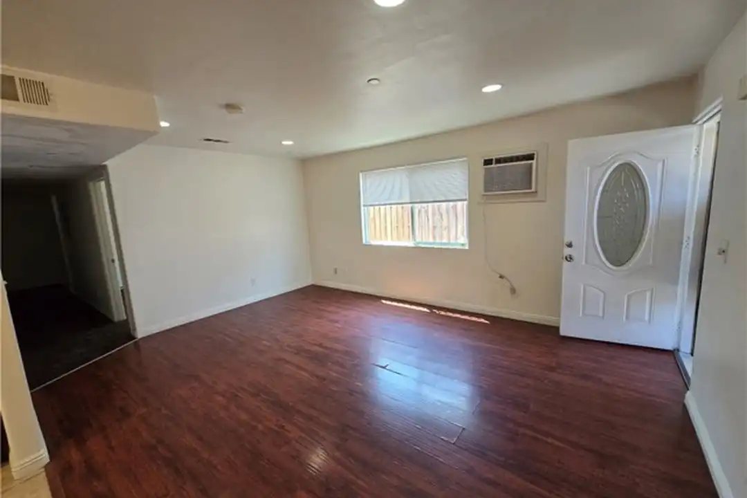 House in Los Angeles, Broadway-Manchester - View 2