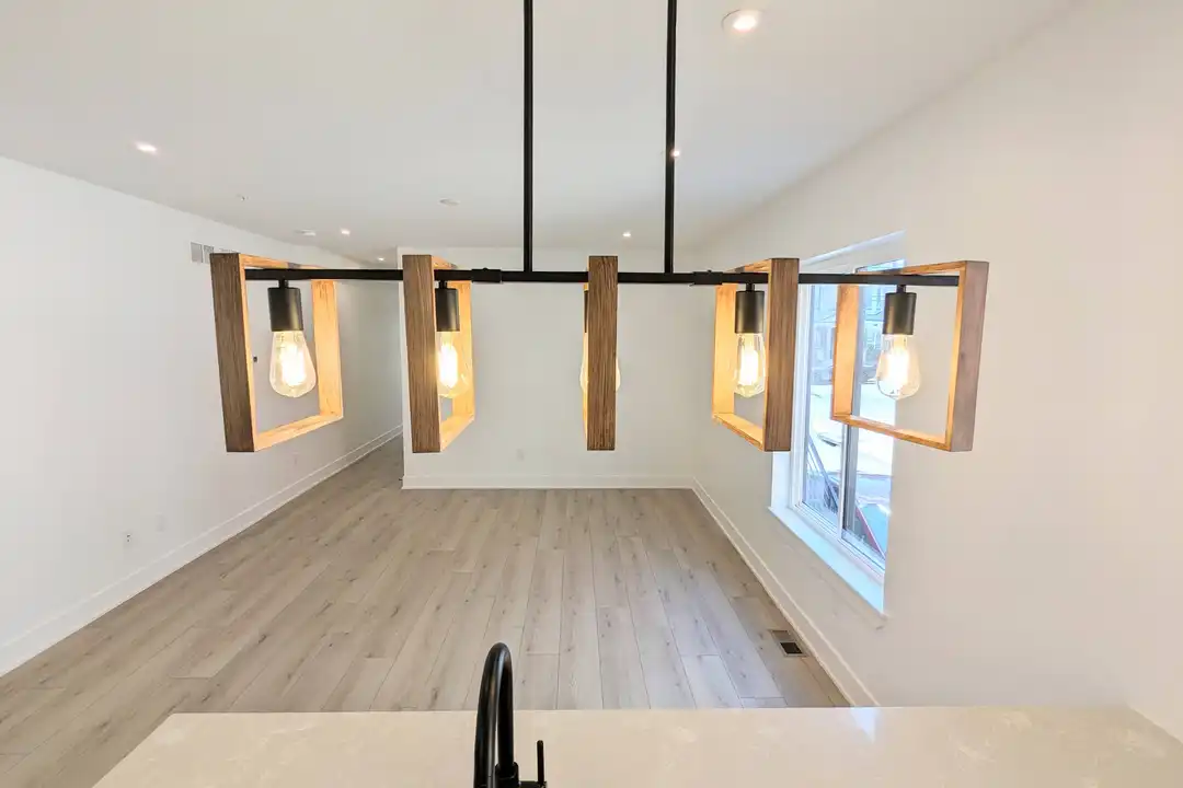3015 W Oxford St unit 1 - View 2
