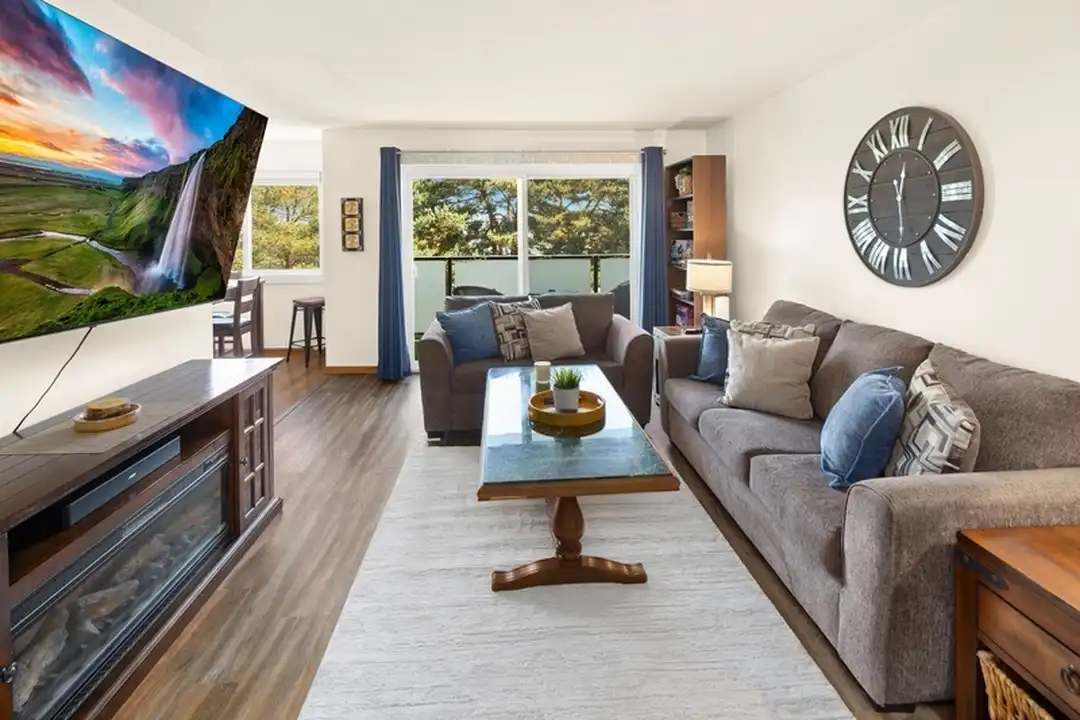 3711 26th Pl W unit 405 - More