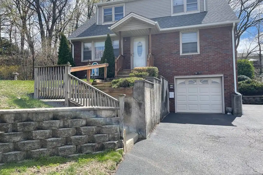 128 Joanne Terrace – photo 1