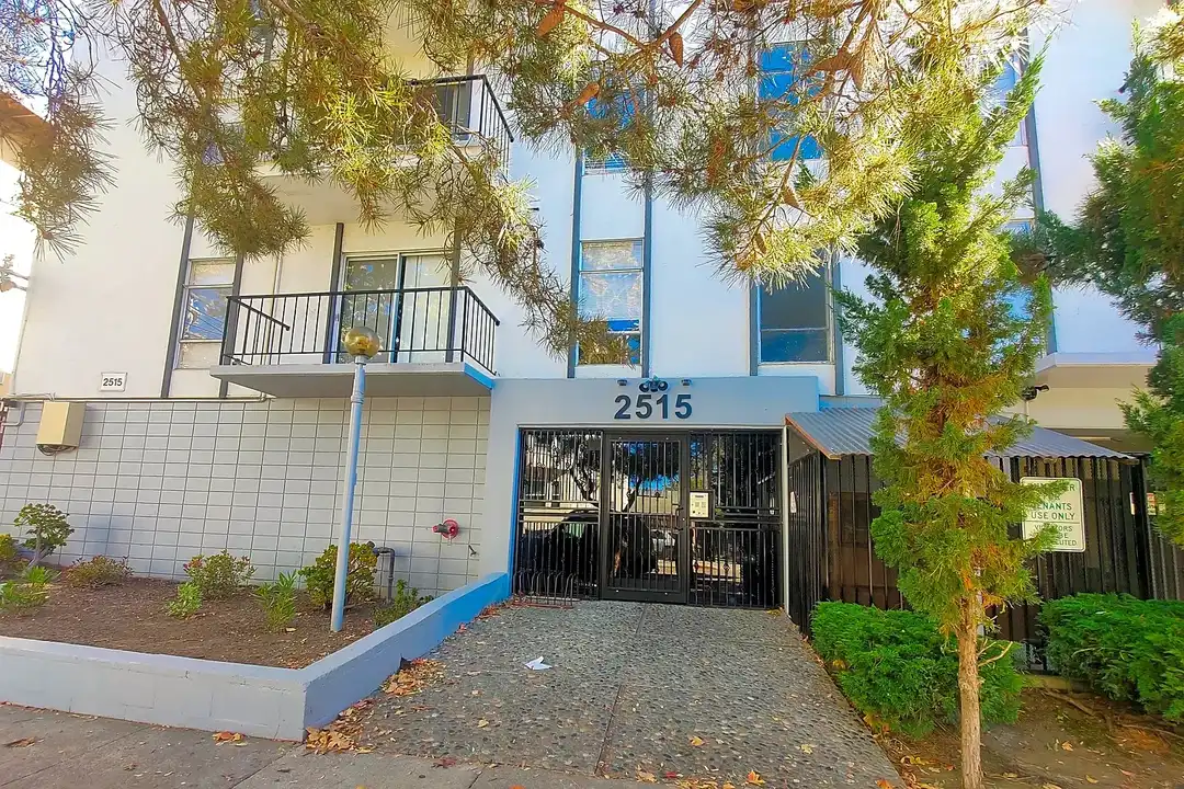 2515 Benvenue Avenue - View 4