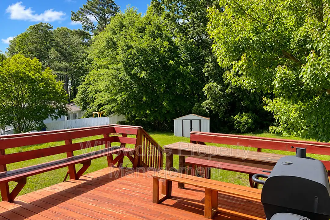2140 Mariner Cir - More