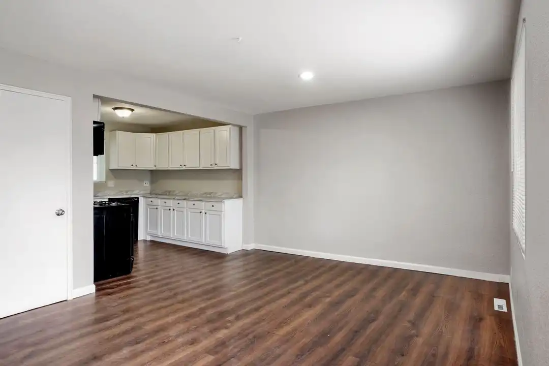 982 S Sheridan Blvd – pohled 3