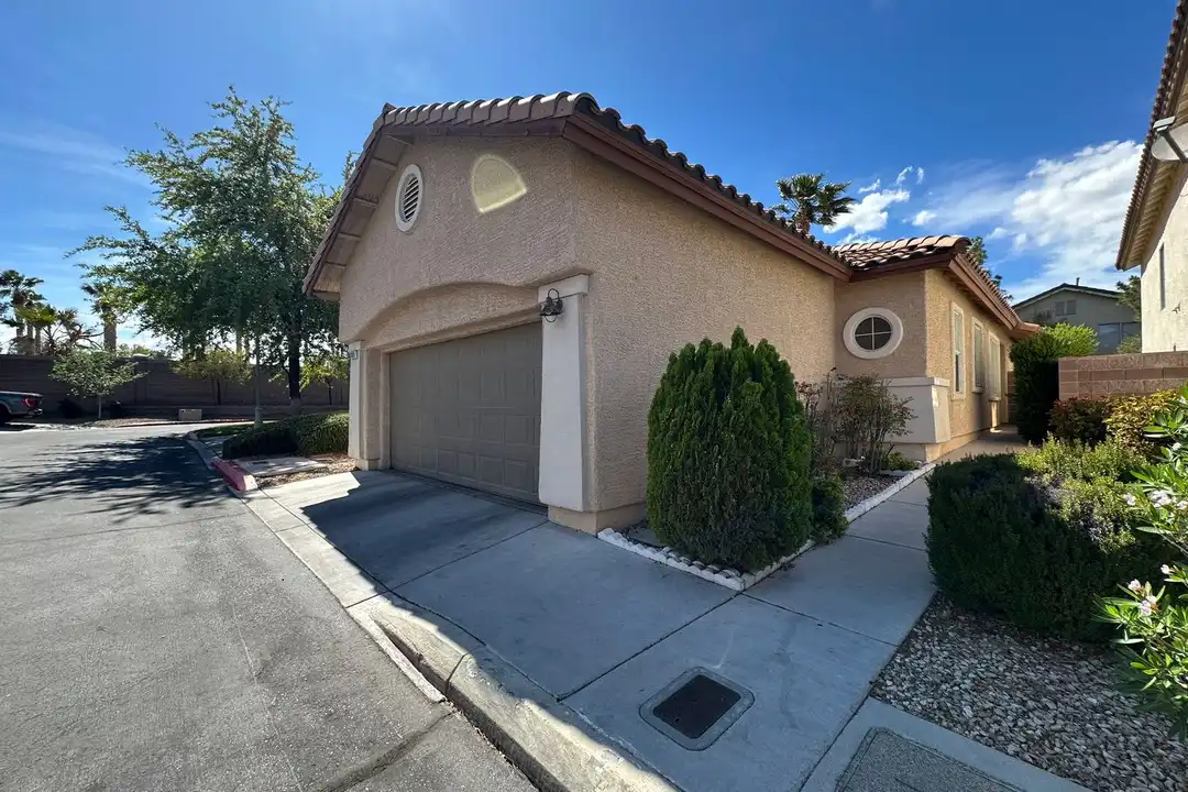 1109 Milpas Ln - View 2