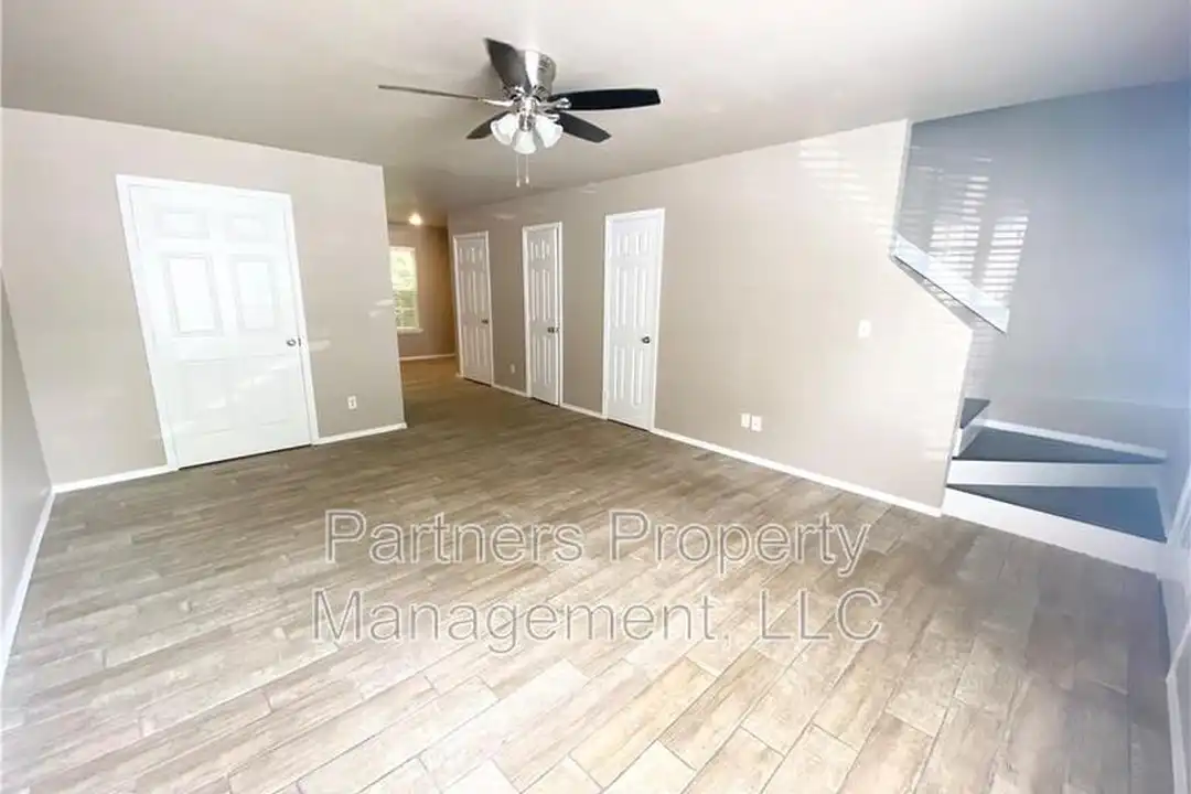 1530 N Addington Ave - View 2