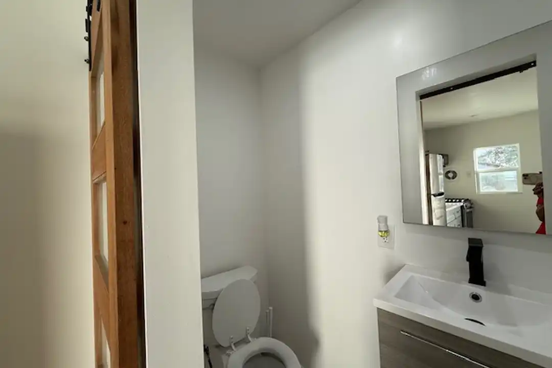 Apartment in Los Angeles, Vermont Knolls - View 4