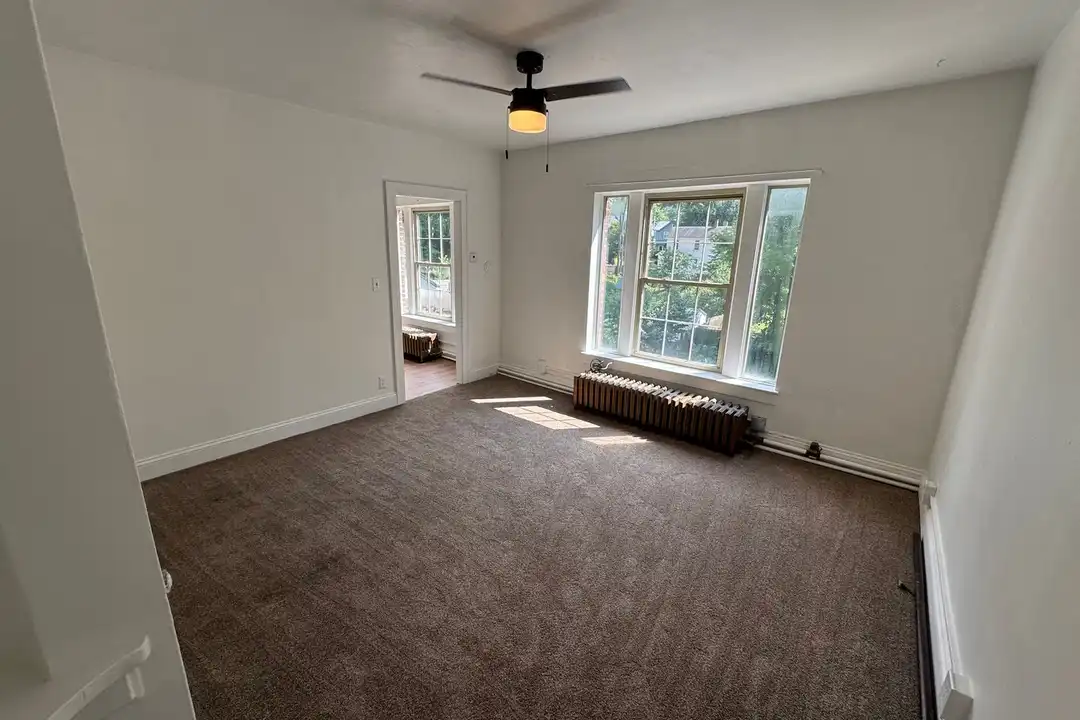 572 Chestnut St unit 572 Chestnut Apt 8 – photo 1 of 6