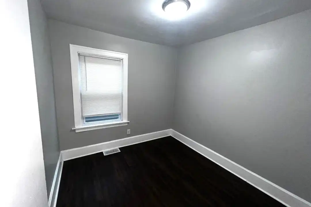 10655 S Hoxie Ave unit 1 - More