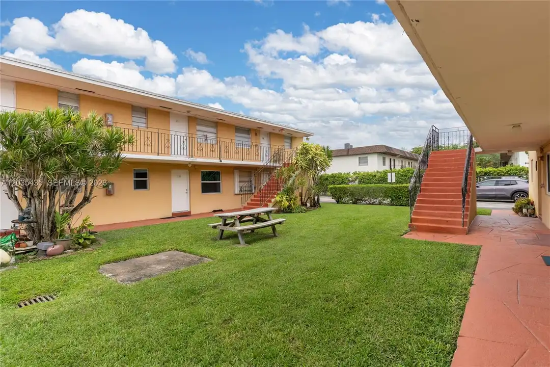 Apartment in Miami - View 5