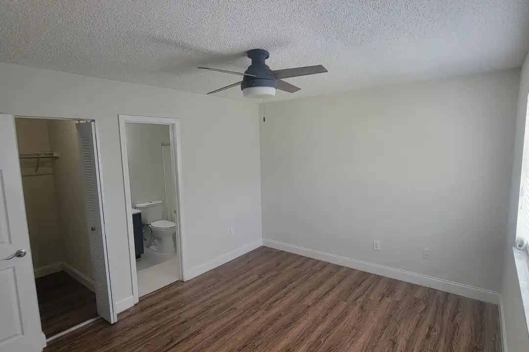 Apartment in Tamarac - View 5