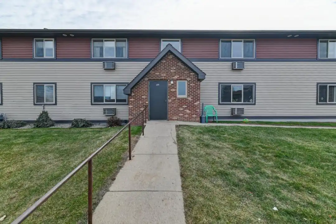 100 Sunset Ln unit 6 – photo 1 of 22