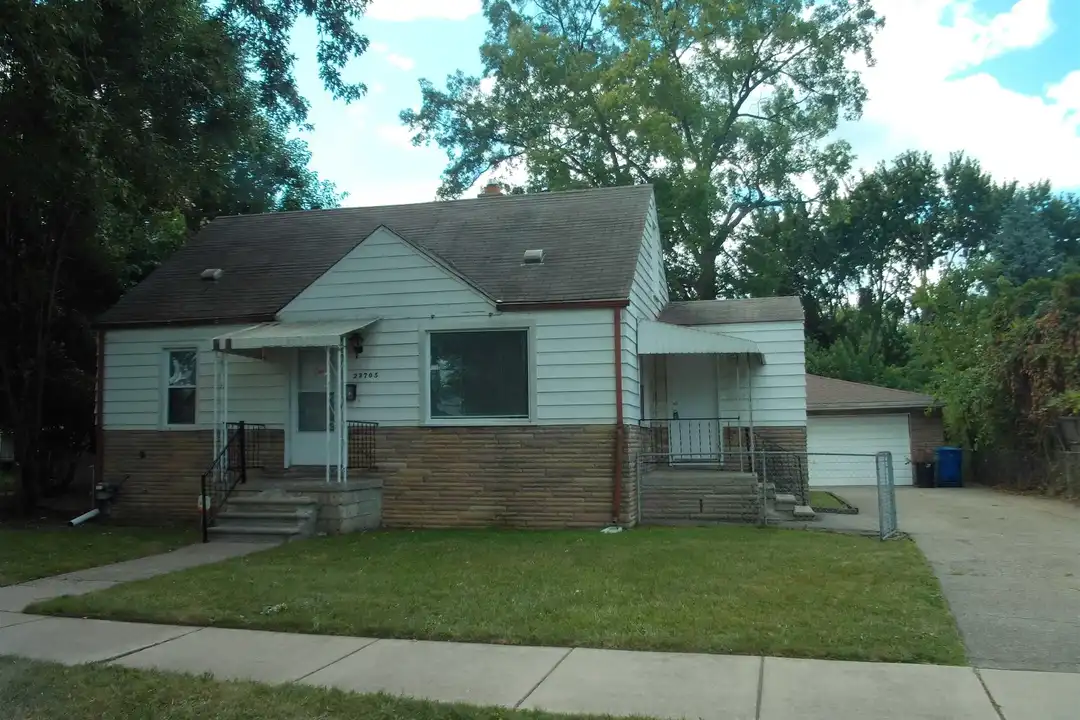 23705 Hill Ave – photo 1