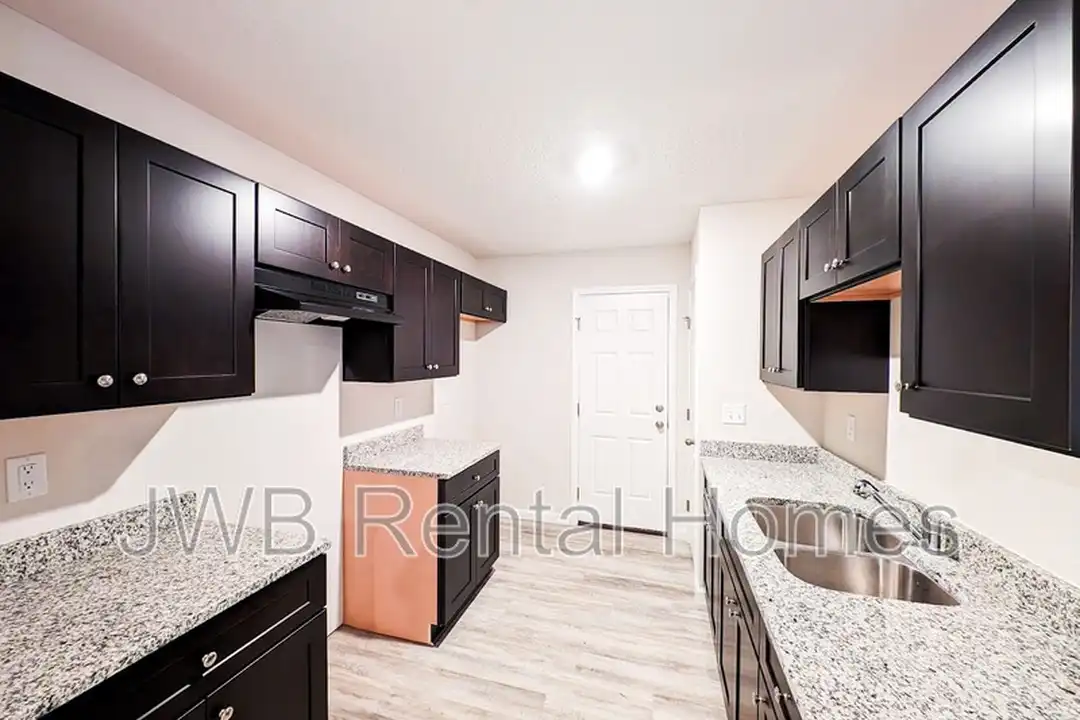 7828 Dekle Ave – pohled 2