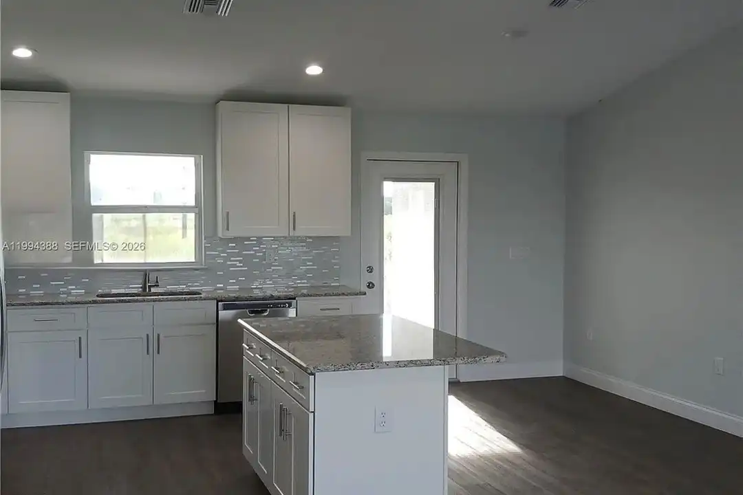 634 Royce Rd - View 4