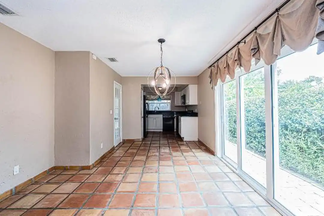 4711 W San Miguel St – pohled 6