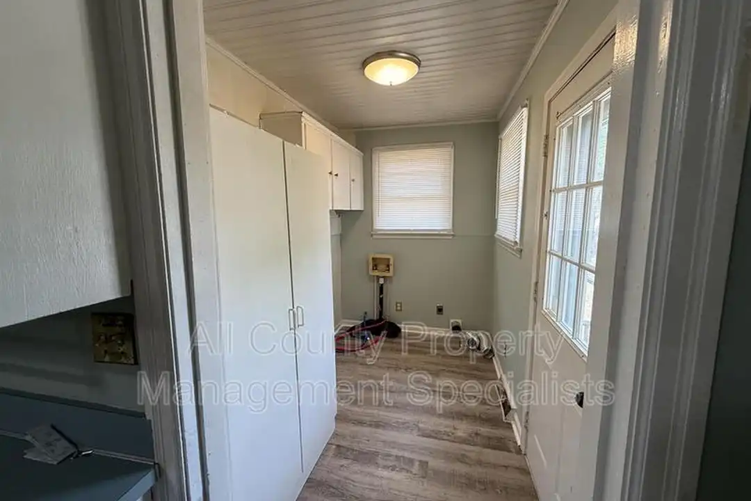 House in West Columbia - More