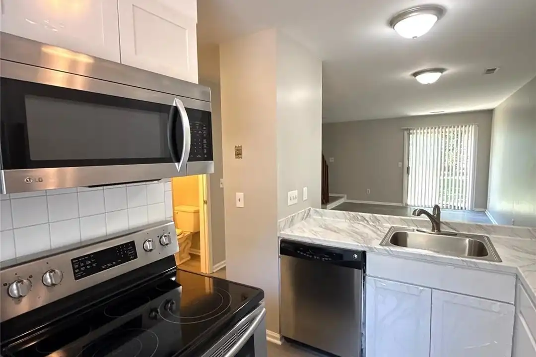 4042 Briarhill Dr - View 3
