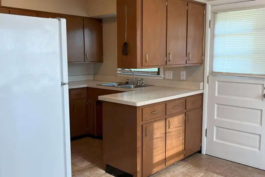 412 11th Ave W - View 4