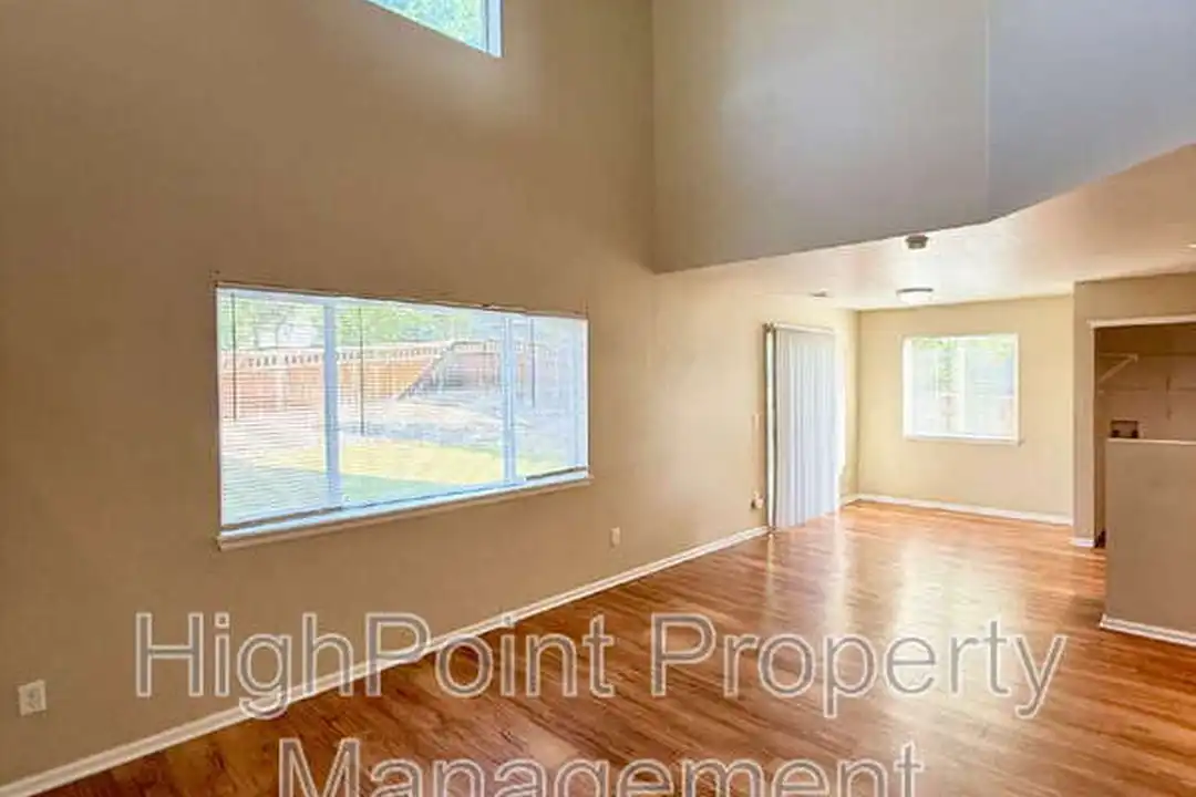 5187 Pelican St - More