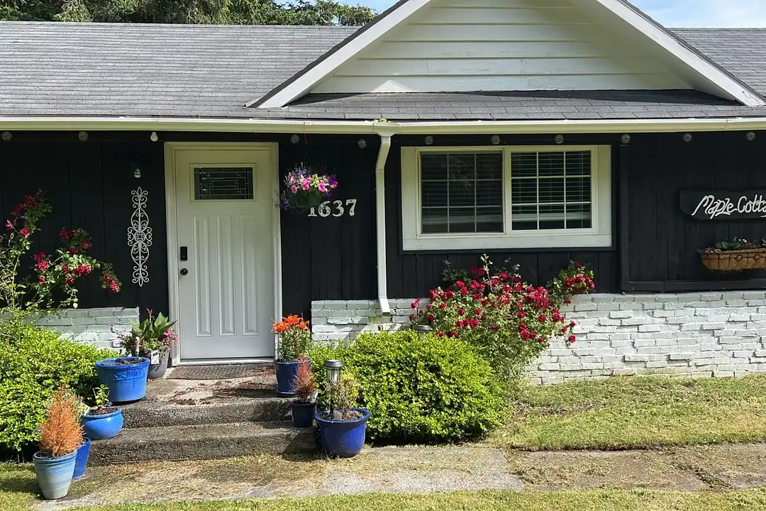 1637 Scenic Ave - View 5