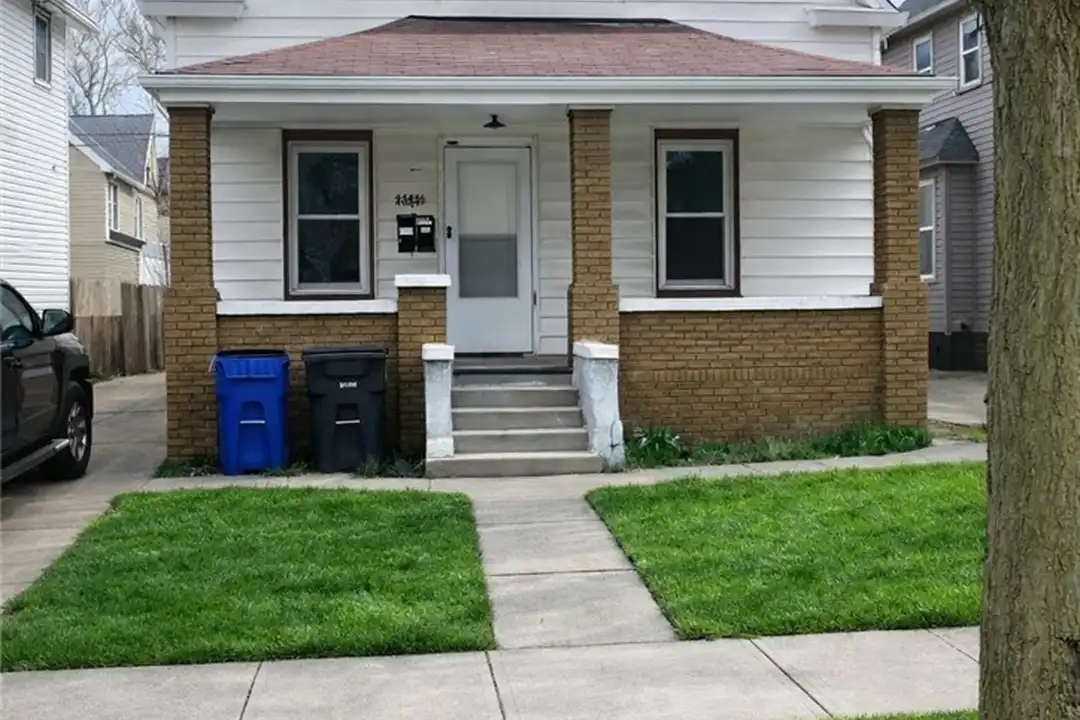 2219 W 103rd St unit UP – photo 1
