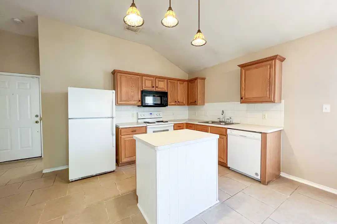 1632 Sunnycrest Cir - View 2