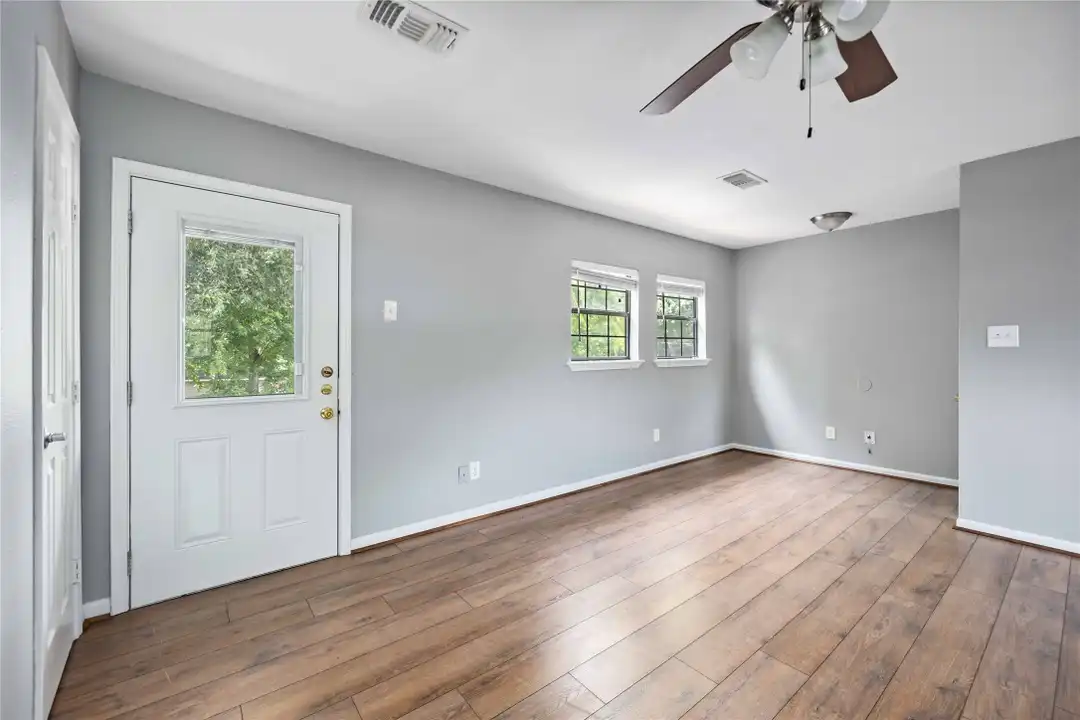 2119 N Austin Ave unit C - View 5