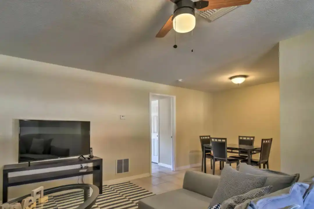 2704 2nd St - View 2