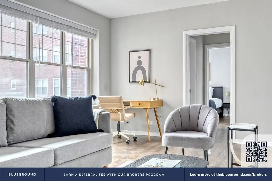 Apartment in Evanston - View 4