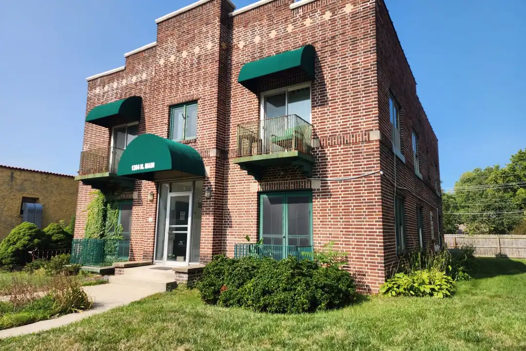 1304 N Main St unit 1B – photo 1 of 5