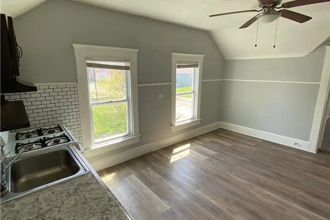 Apartment in Cleveland - More