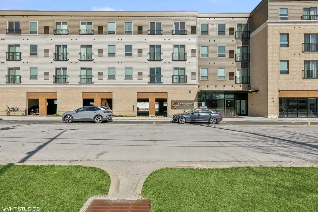 4800 157th St unit 4800 157th Street - 419 – photo 1 of 12