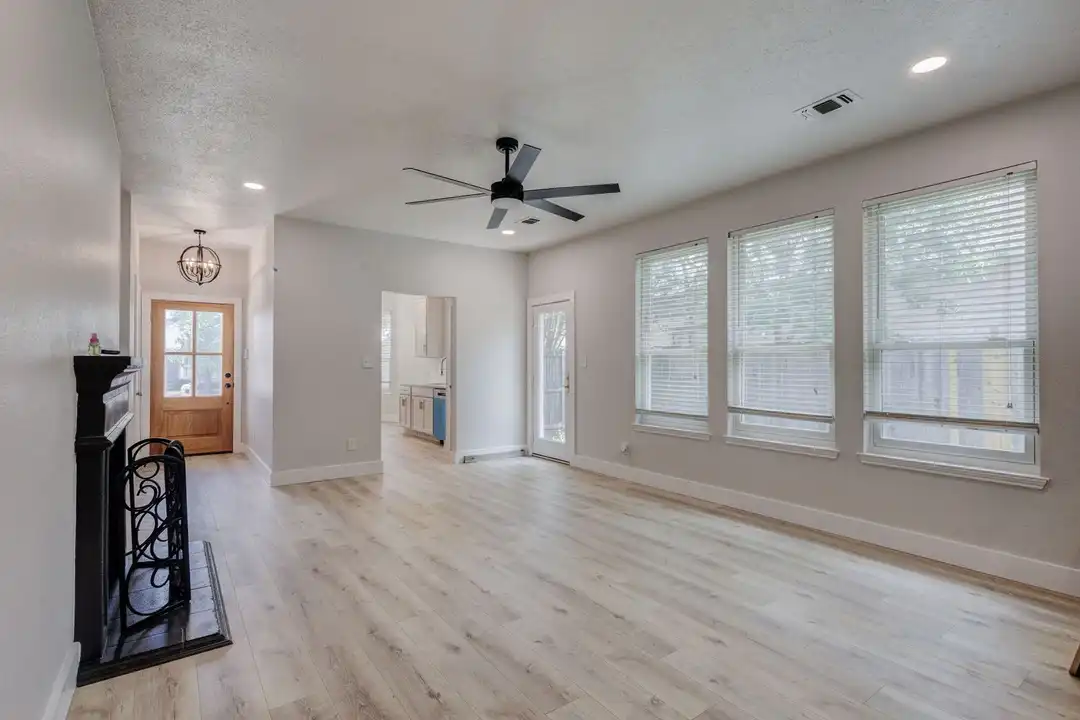3948 Overlake Dr - View 2