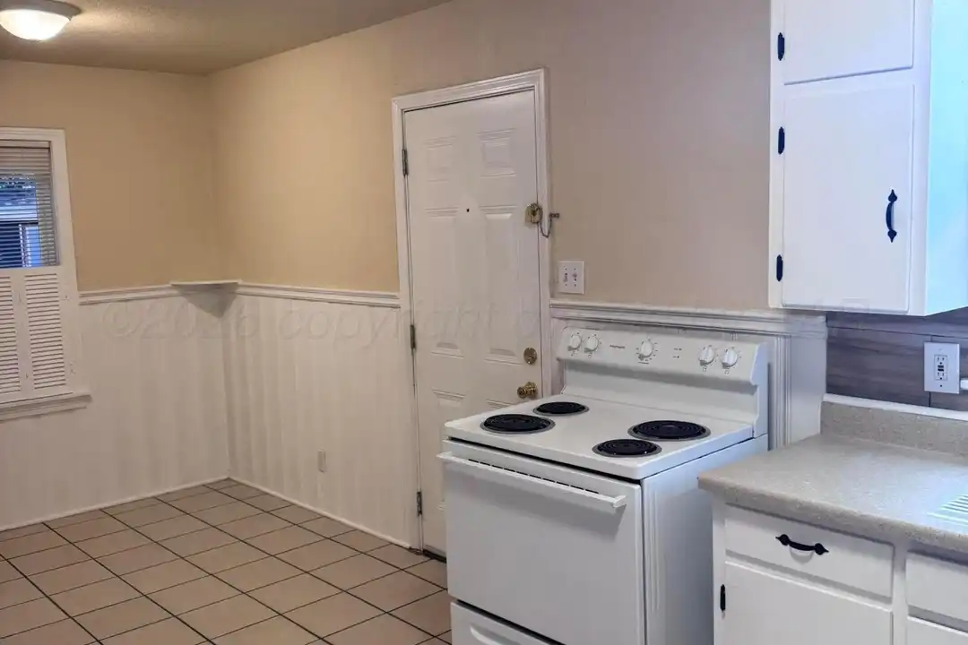 3401 Lynette Dr - More