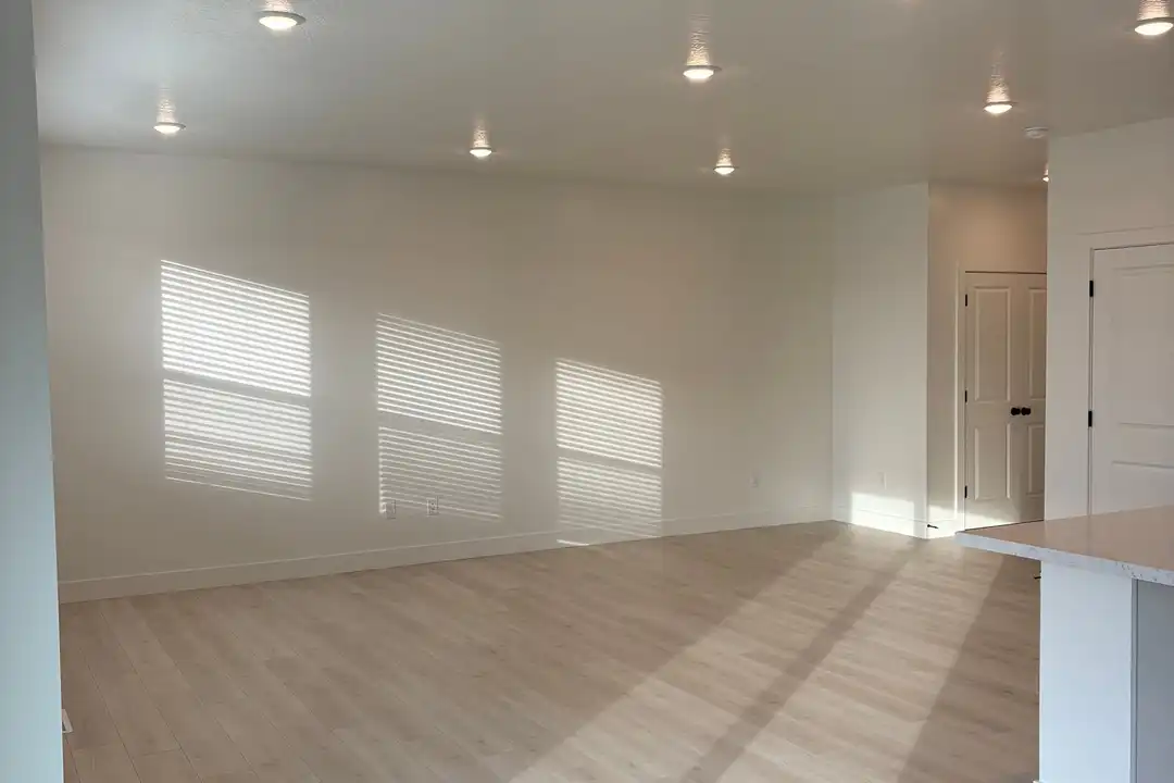 2770 W Aurora Ave - View 5