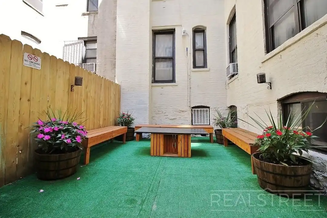1578 Union St #2C - More
