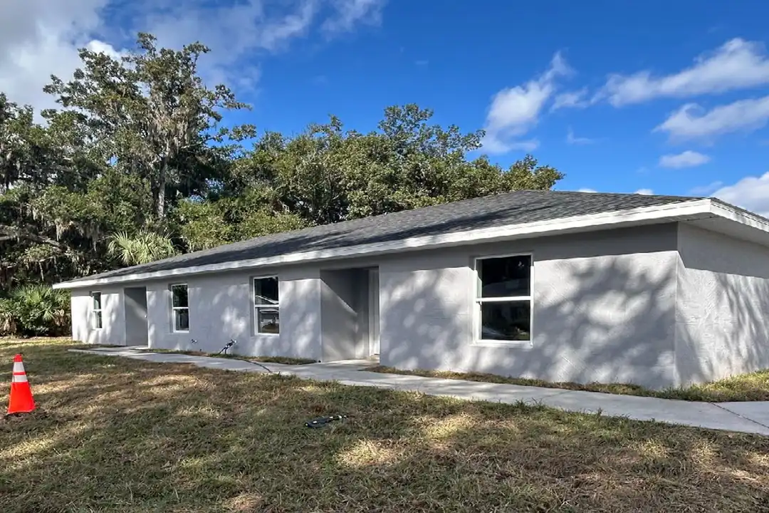 895 S 7th Ave – photo 1 of 6