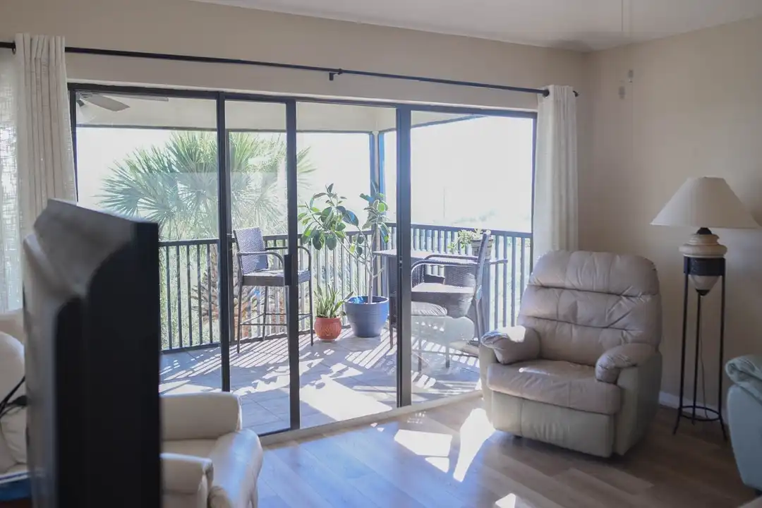 466 Bouchelle Dr unit 305 - View 4