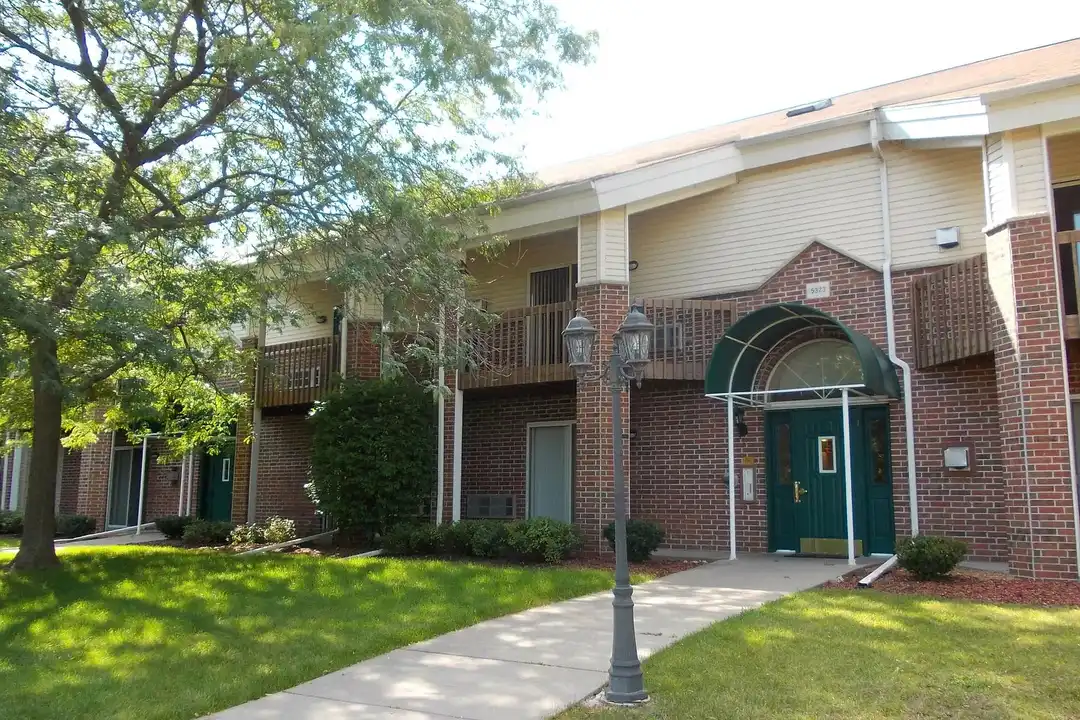 Pine Ridge Apartments – photo 1