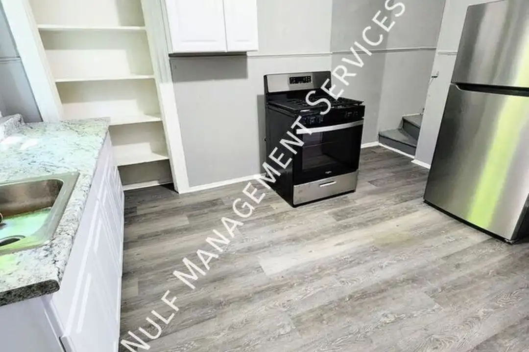 6004 Butler St – photo 1