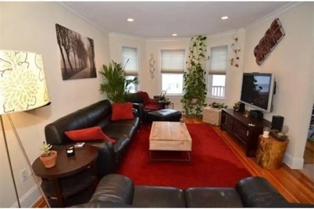 17 Pond St unit 3 - More