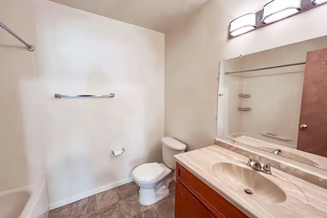 2712 Pillsbury Ave unit 101 – pohled 5