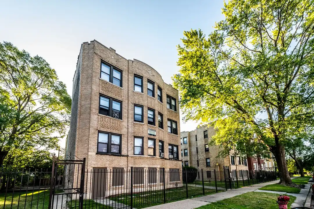8127 S Ellis – photo 1