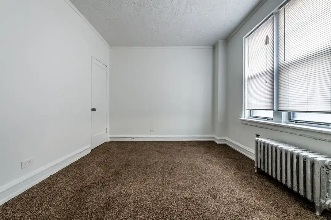6751 S Jeffery – photo 1
