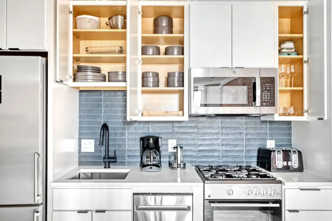 Apartment in Washington, Barracks Row, Capitol Hill - View 3