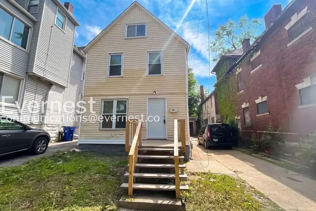 Apartment in Cleveland, Cuyahoga - View 2